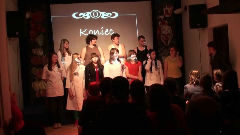 Występ grupy teatralnej PRETEKST w dramie „Clowny” – Dworek na Długiej – 13 kwietnia 2013